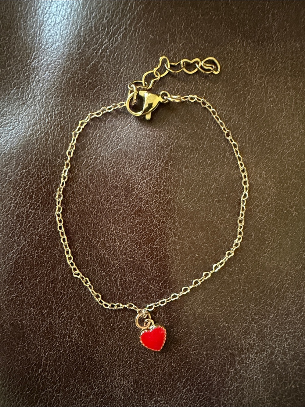 NWOT Gold Tone Metal Heart Charm Bracelet